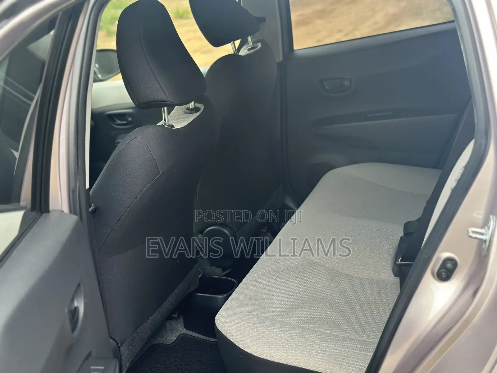 Toyota Vitz 1.3 FWD 3dr 2012