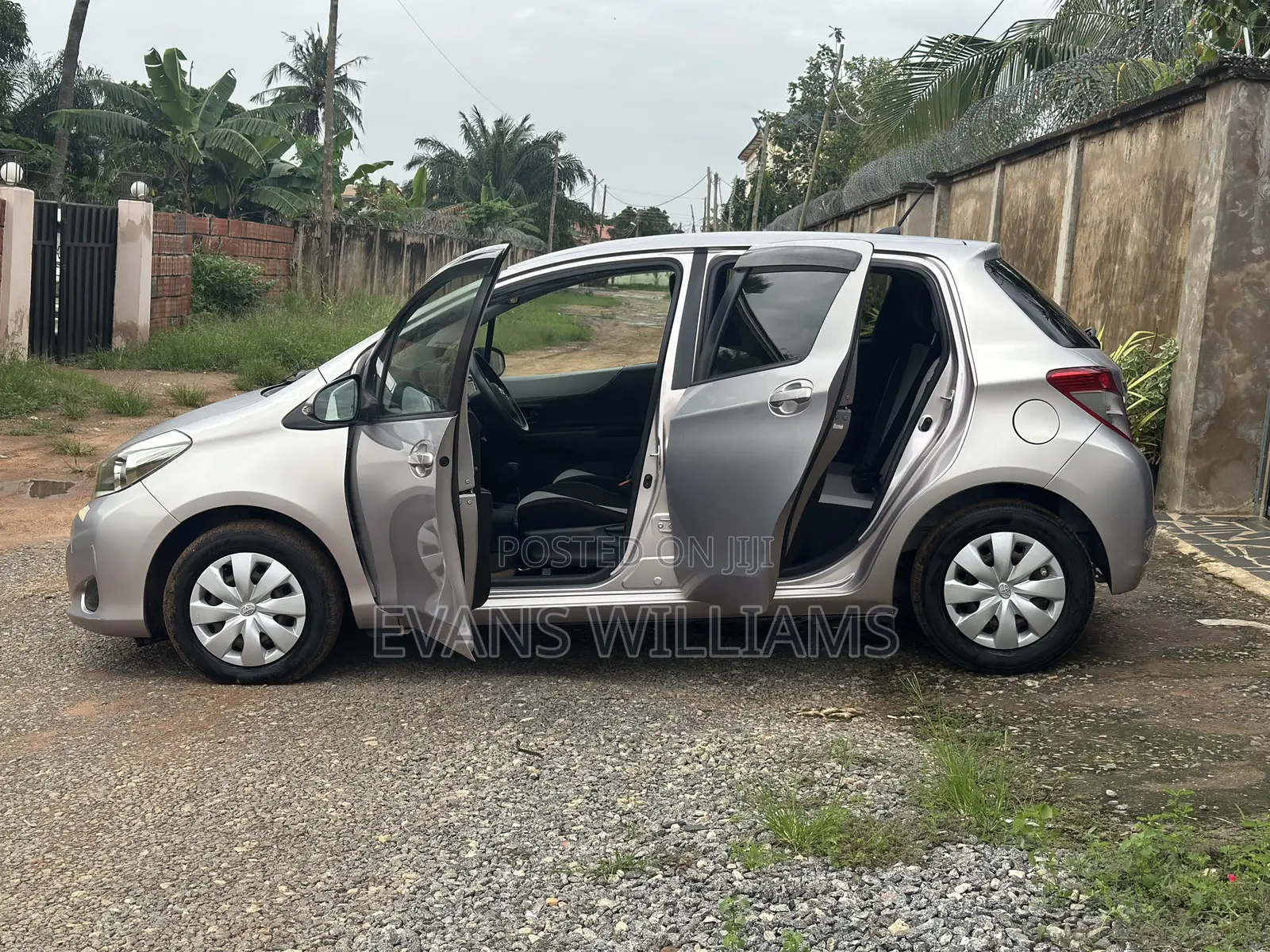Toyota Vitz 1.3 FWD 3dr 2012