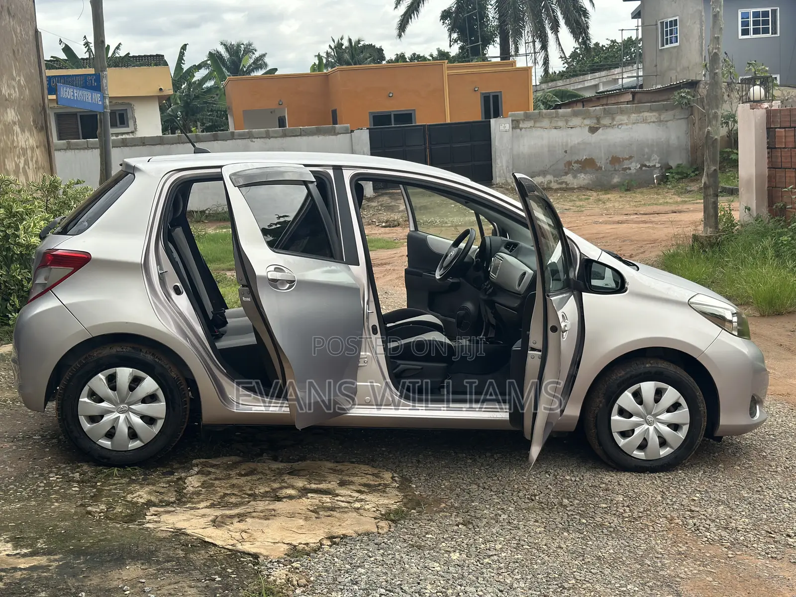 Toyota Vitz 1.3 FWD 3dr 2012