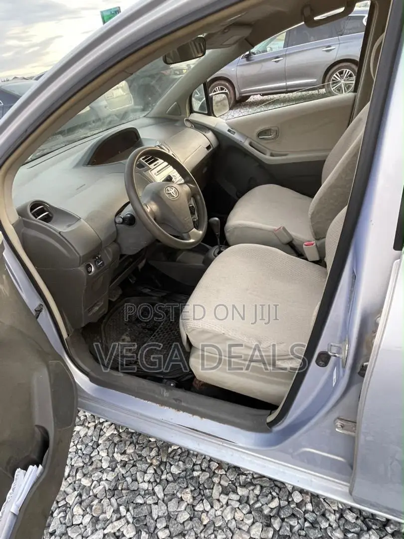 Toyota Vitz 2010 Gray