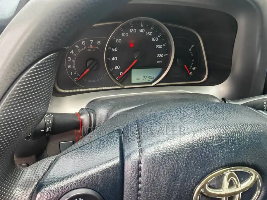 Toyota RAV4 LE FWD 2019 White
