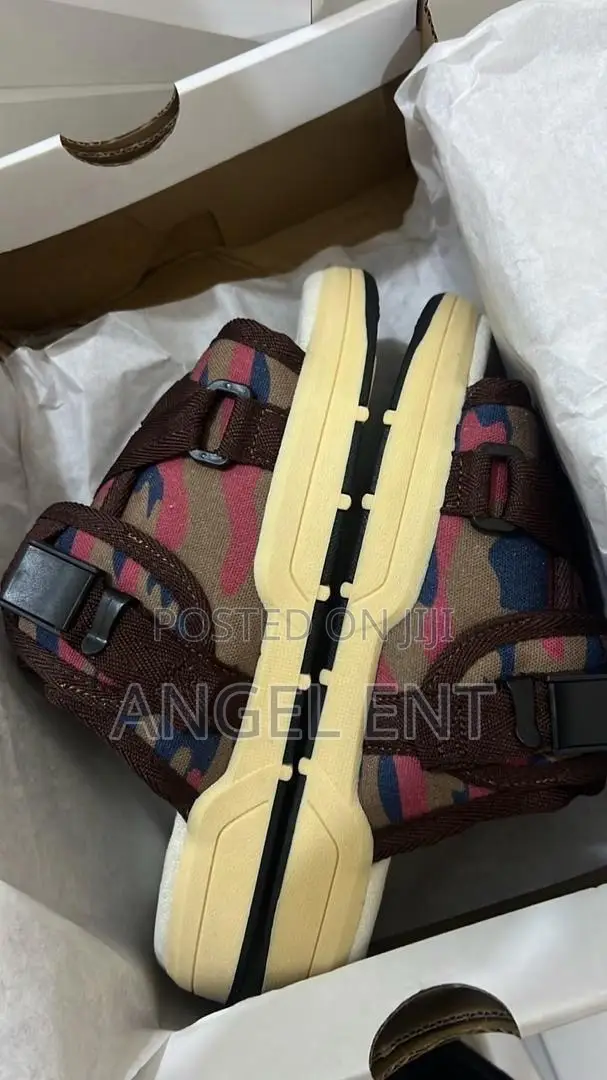 Christo Vimvis Slides Available in Box (Location: Adum Kumasi)