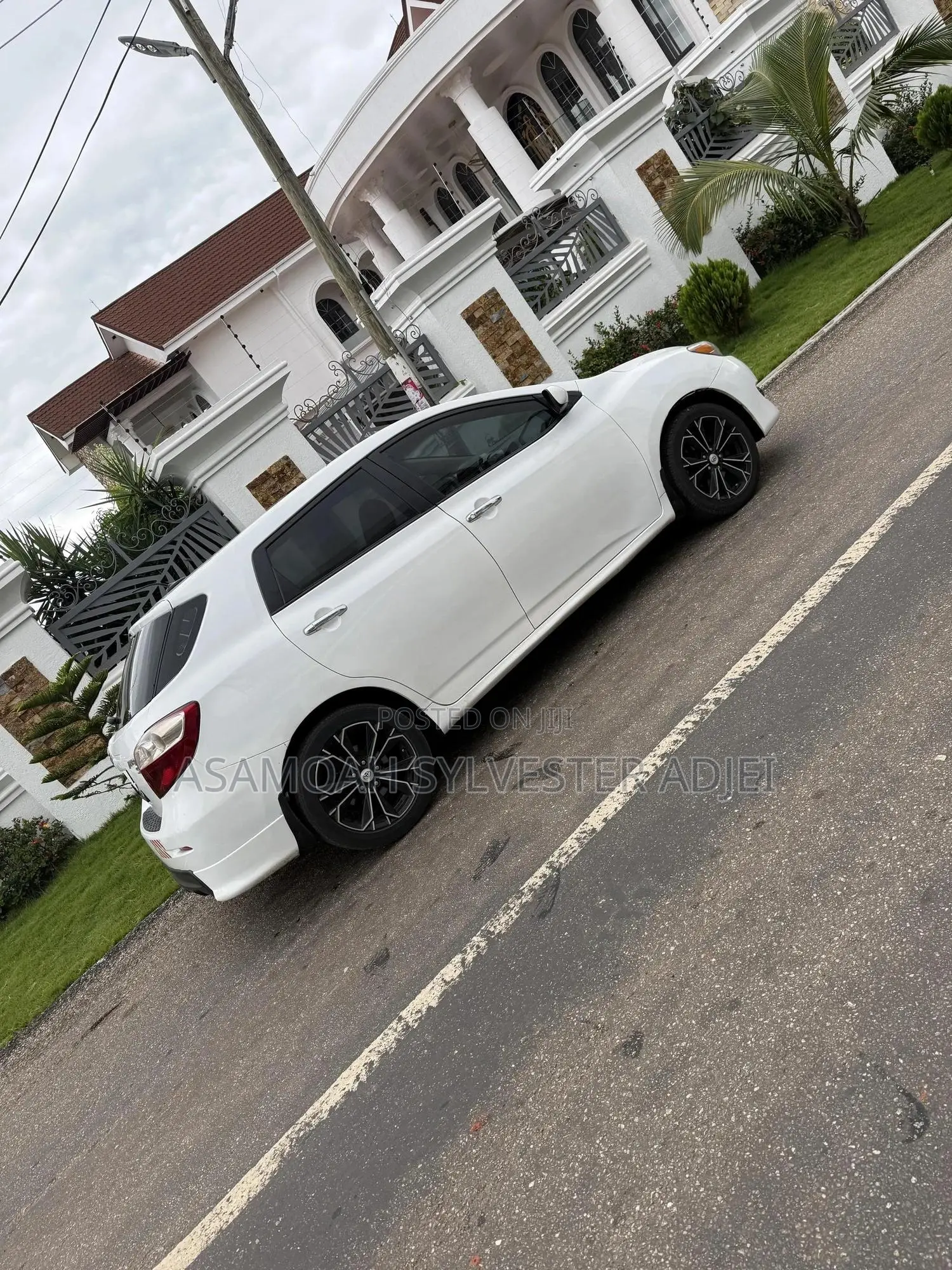 Toyota Matrix S Hatchback AWD (2.4L 4cyl 4A) 2010 White