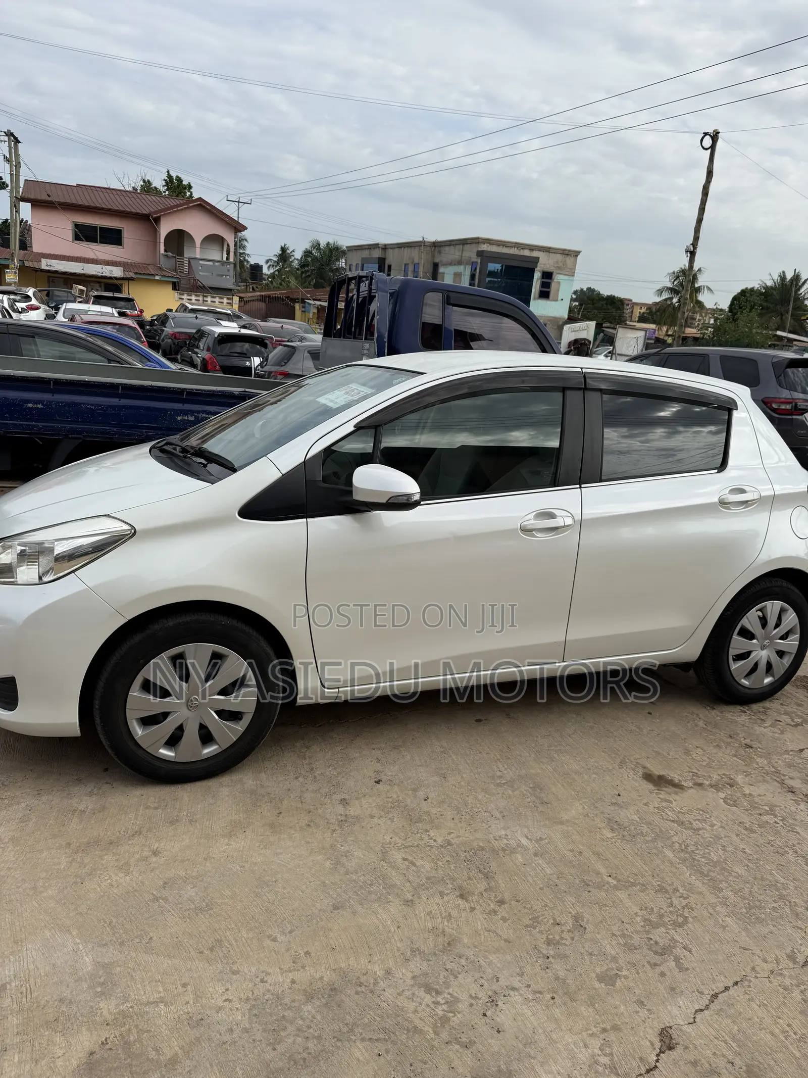 Toyota Vitz 1.3 FWD 3dr 2011 White
