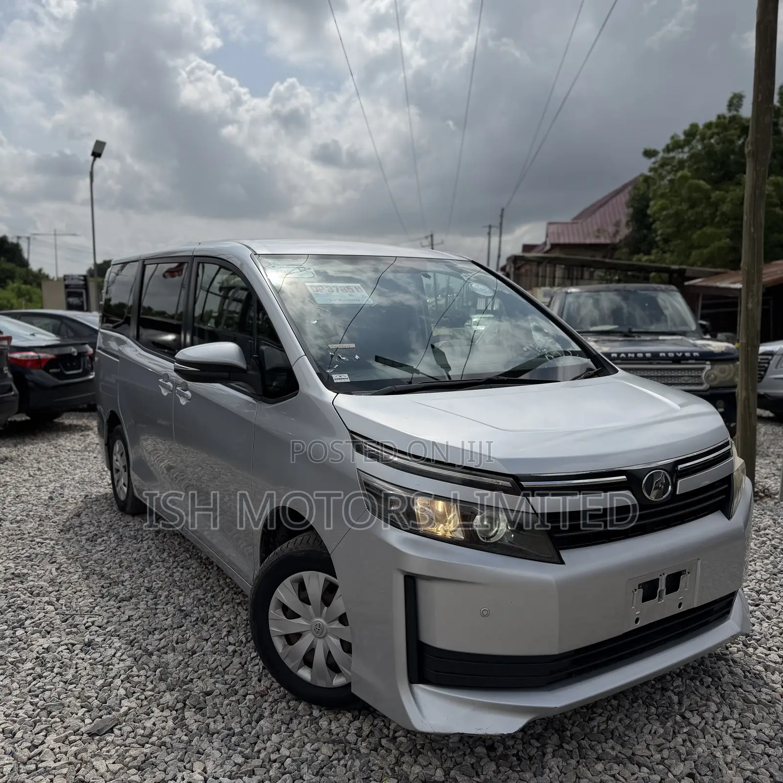 Toyota Voxy 2015 Silver