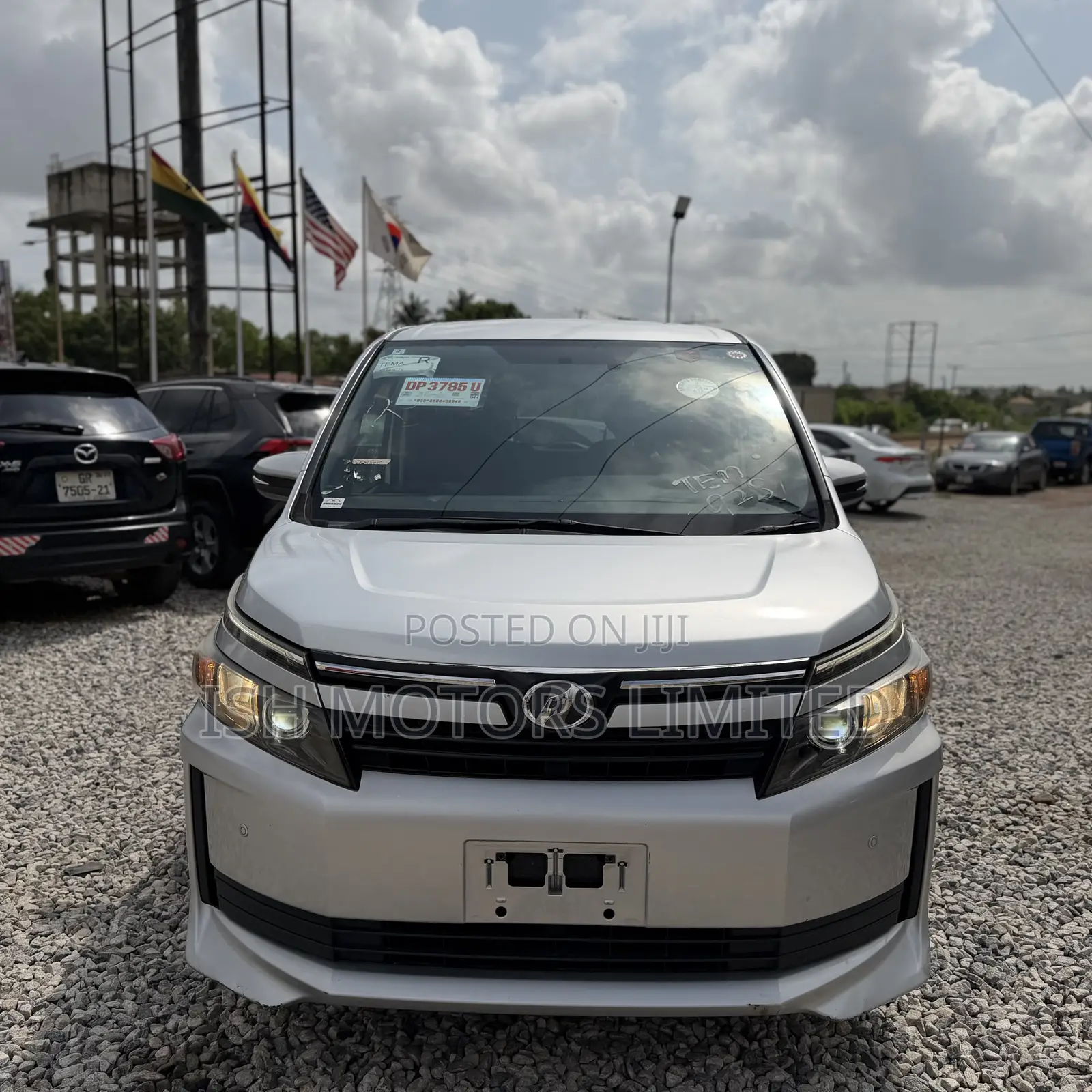 Toyota Voxy 2015 Silver