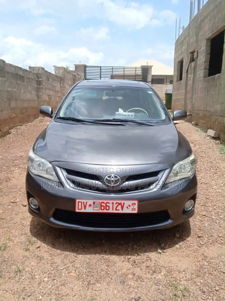 Toyota Corolla LE 4dr Sedan (1.8L 4cyl 4A) 2012 Gray