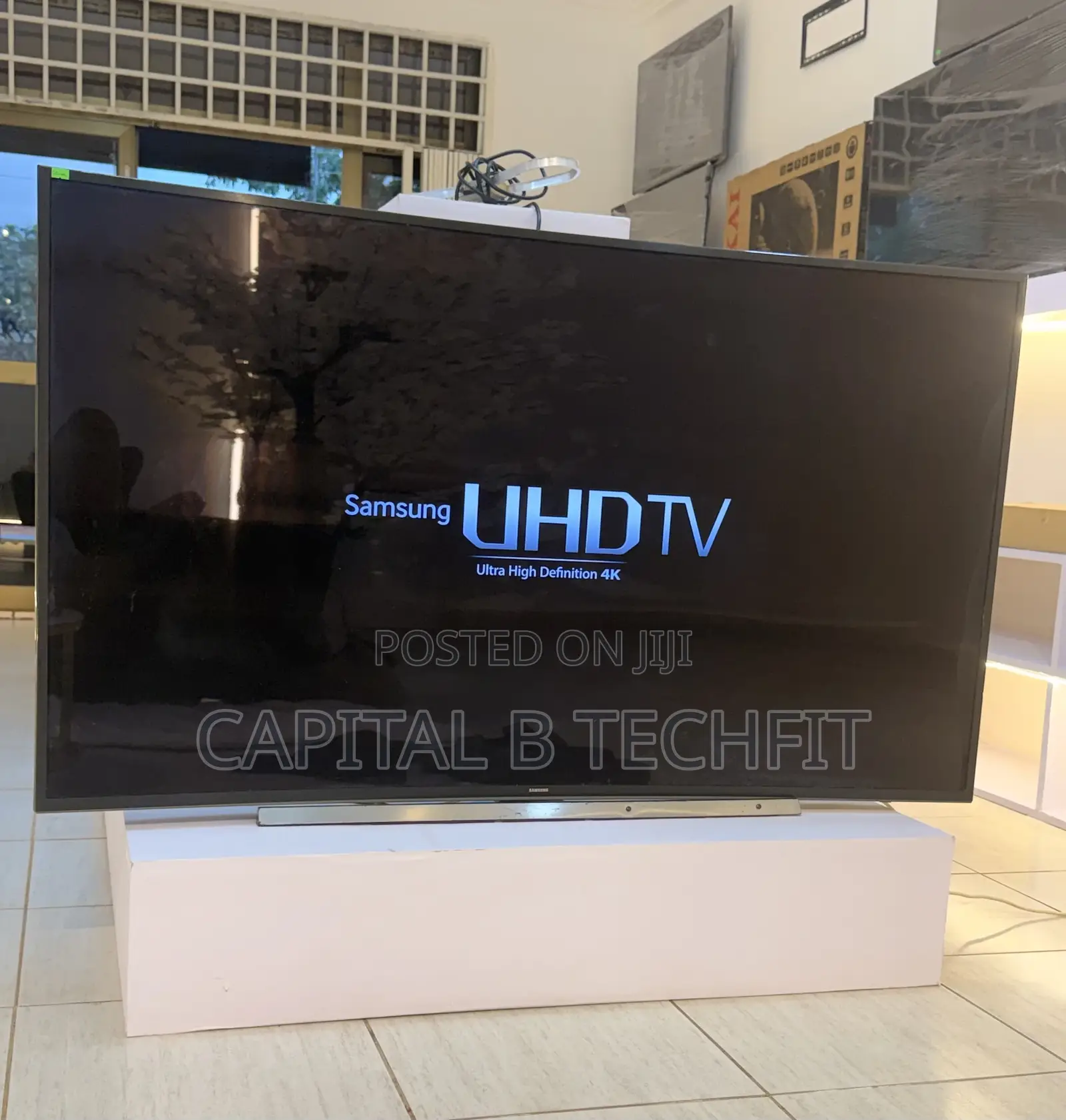 65inches Samsung Uhd HDR Smart Curved TV