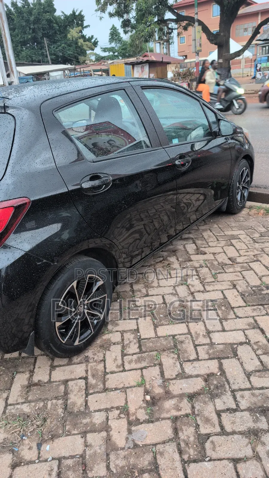 Toyota Yaris LE Hatchback 5dr 2016 Black