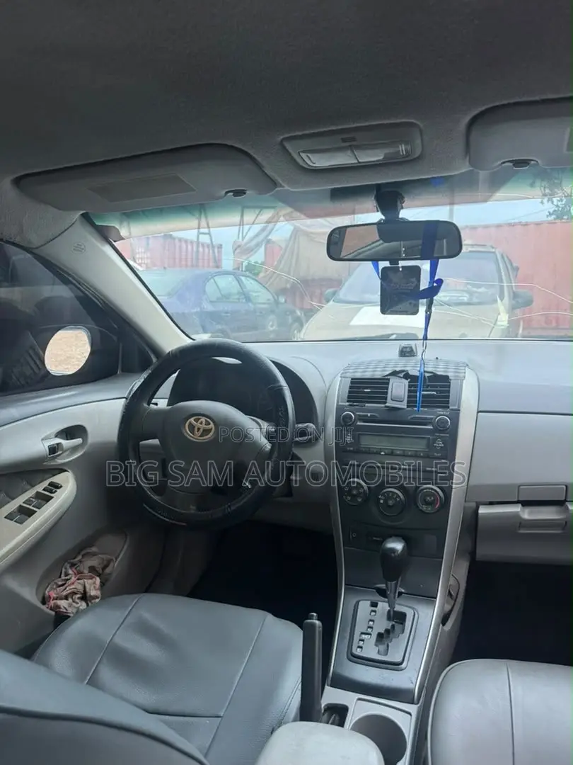 Toyota Corolla 2009 White