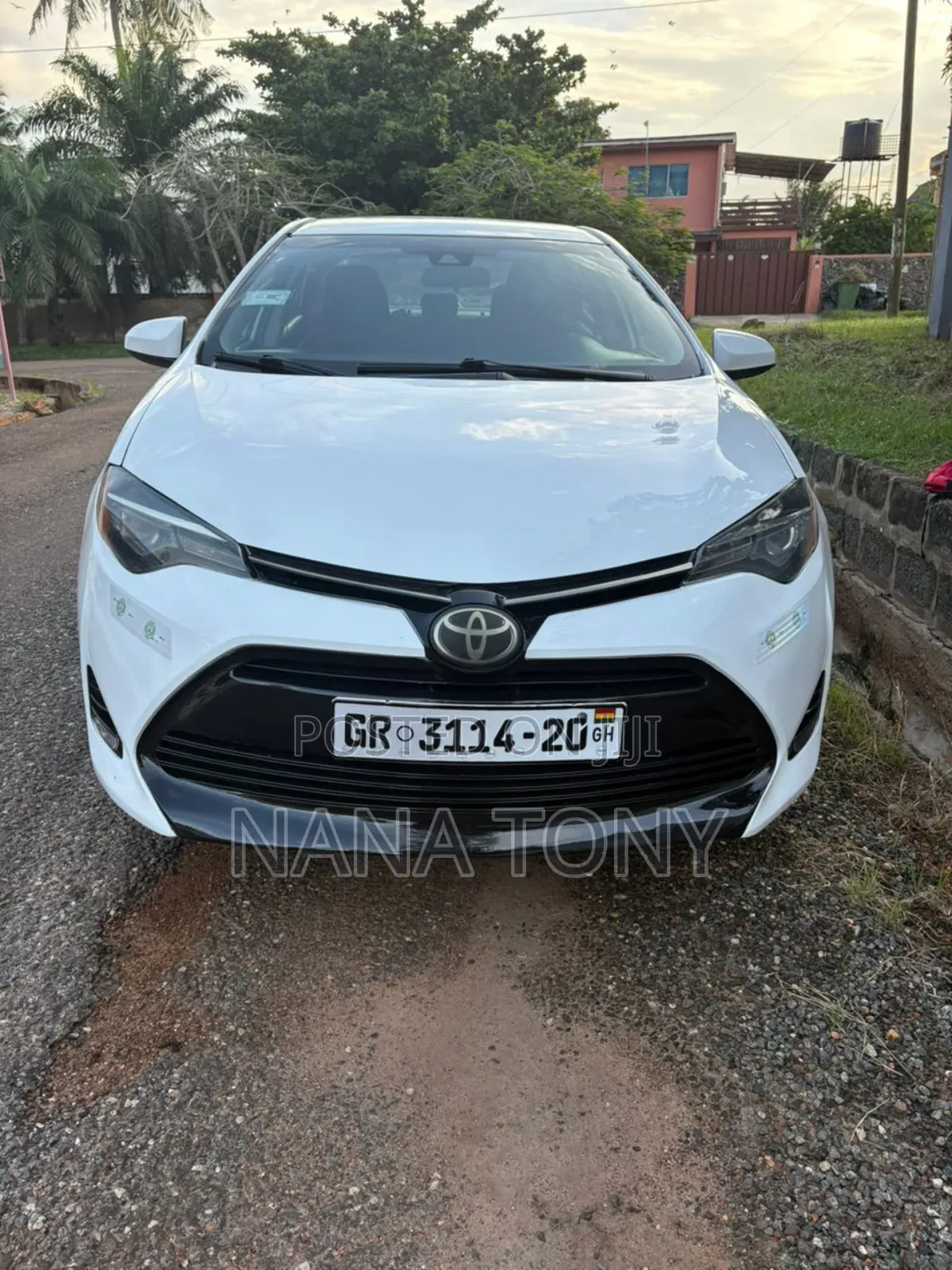 Toyota Corolla LE Eco (1.8L 4cyl 2A) 2018 White