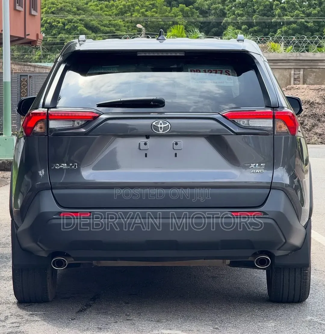 Toyota RAV4 2021 Gray