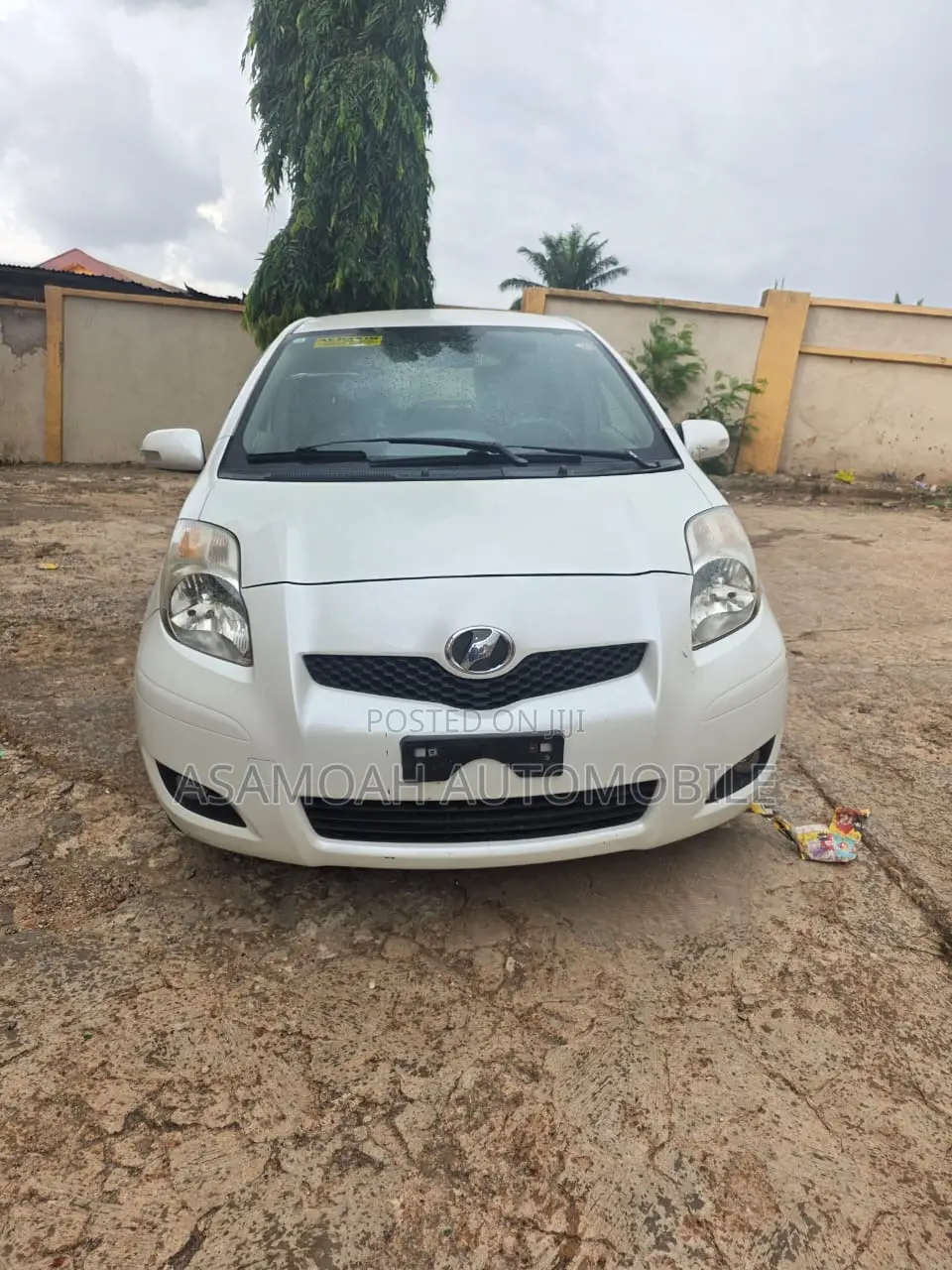 Toyota Vitz 2010 White