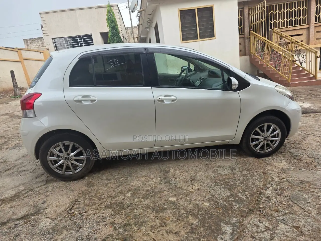 Toyota Vitz 2010 White