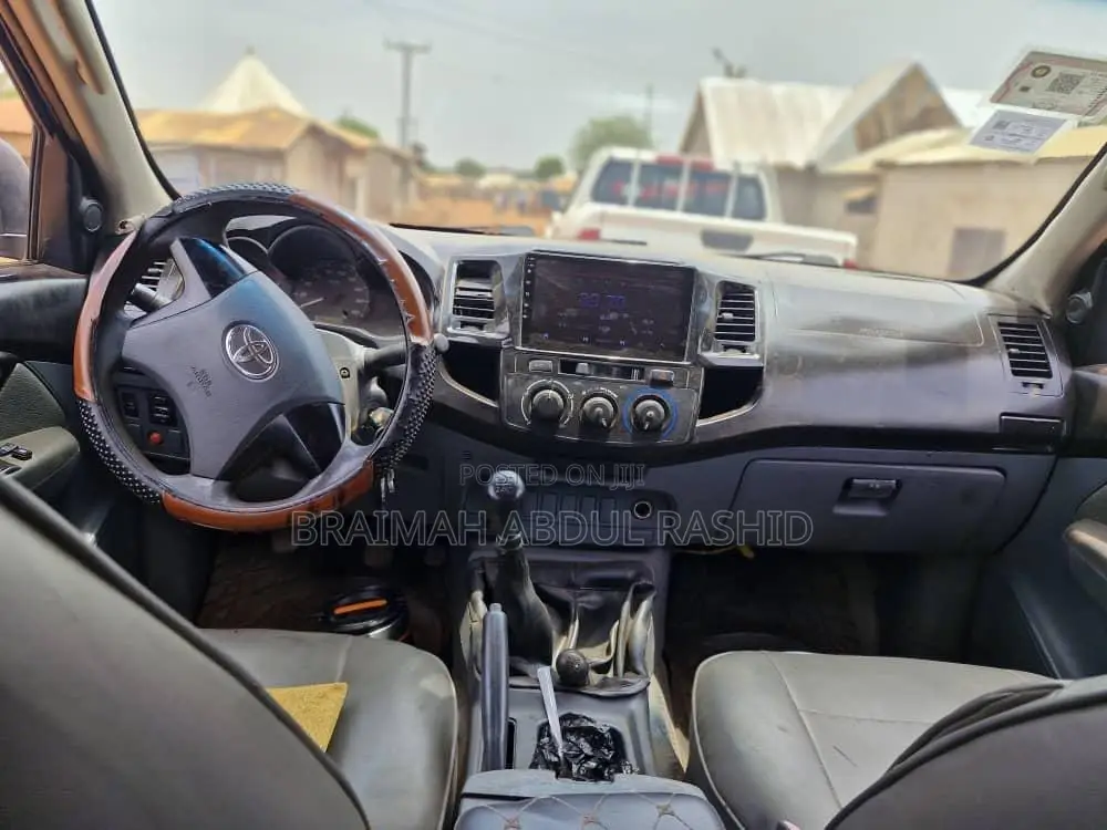 Toyota Hilux 2013 Blue