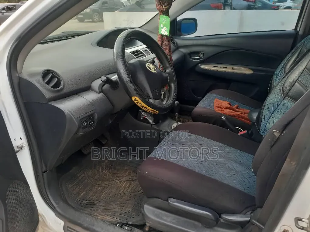 Toyota Yaris 1.5 Sedan 2008 White