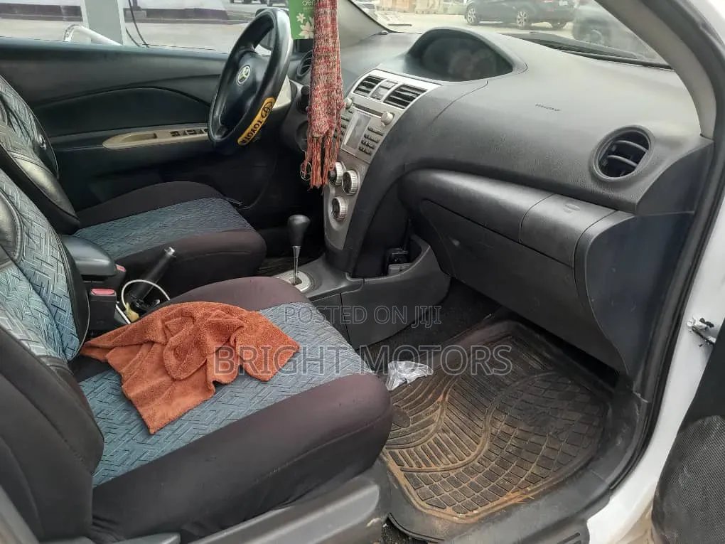 Toyota Yaris 1.5 Sedan 2008 White