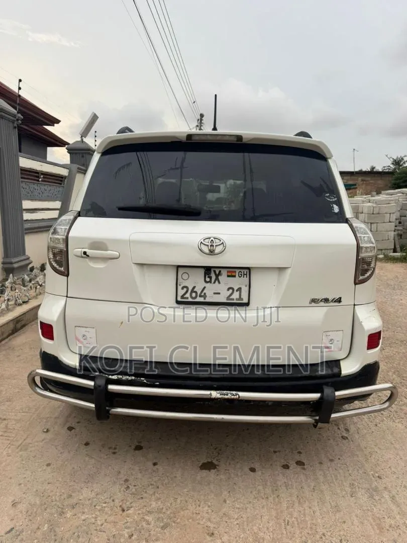 Toyota RAV4 2011 White