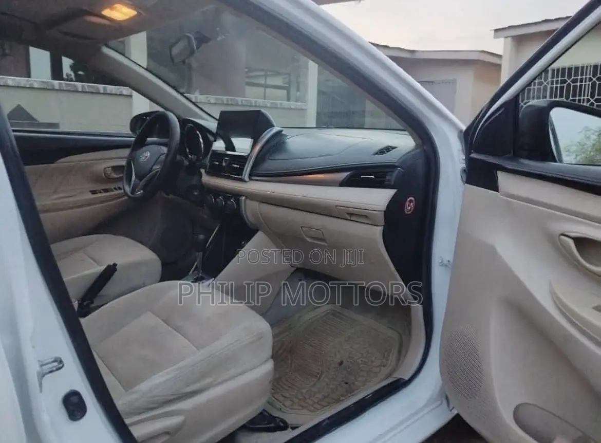 Toyota Yaris Sedan 1.5 E