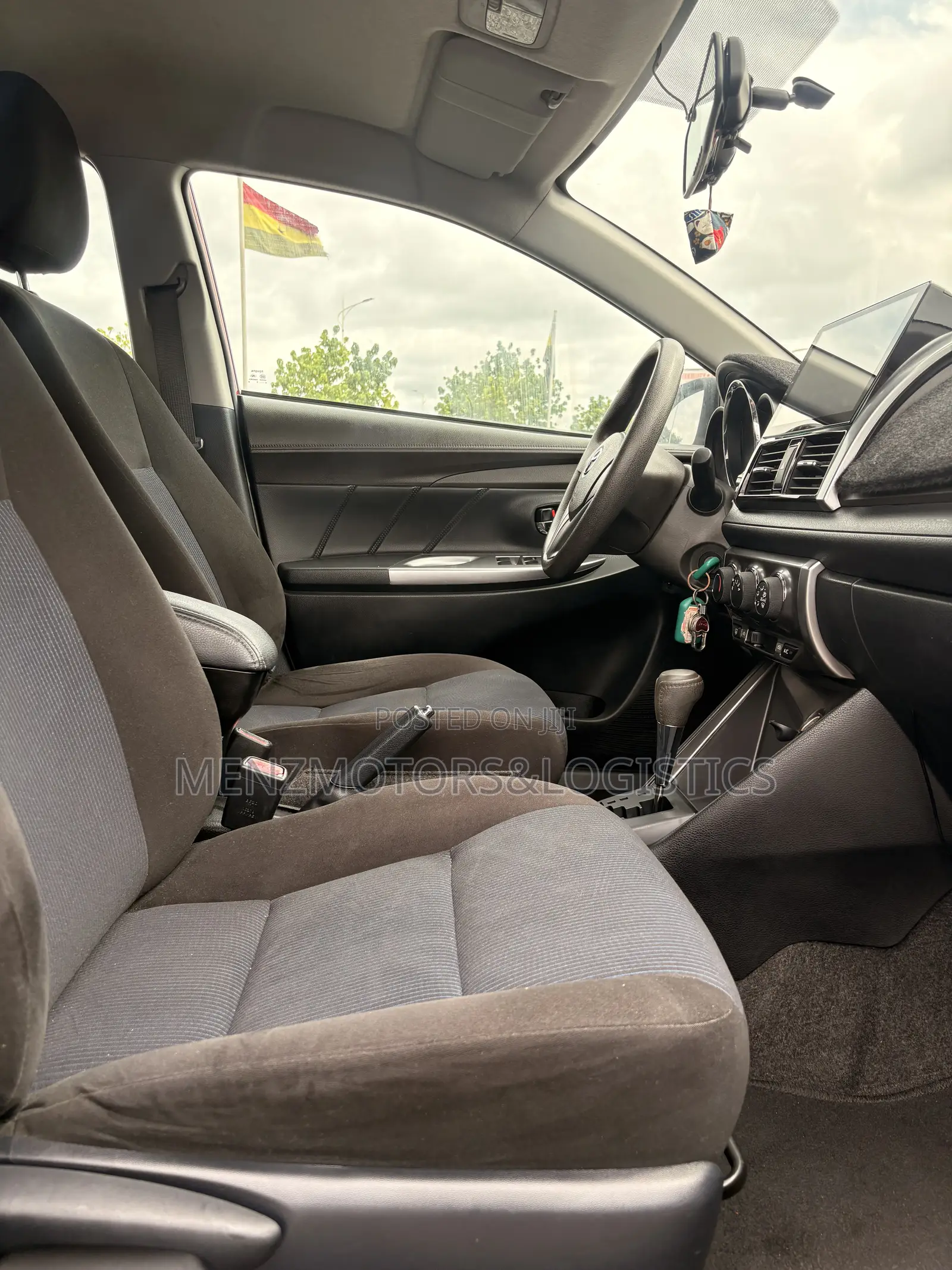 Toyota Yaris L Hatchback 5dr 2015 Red
