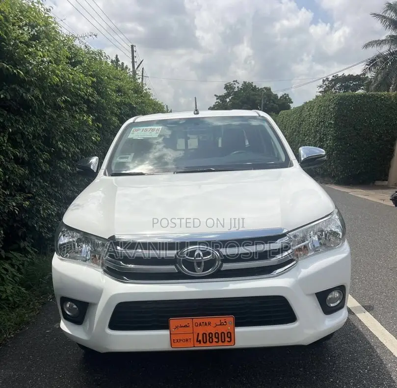 Toyota Hilux 2022 White