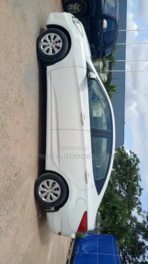 Hyundai Elantra 2013 White