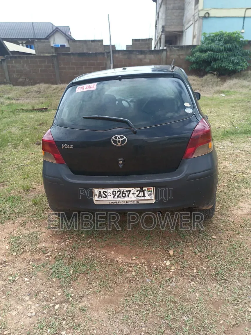 Toyota Vitz 2010 Black