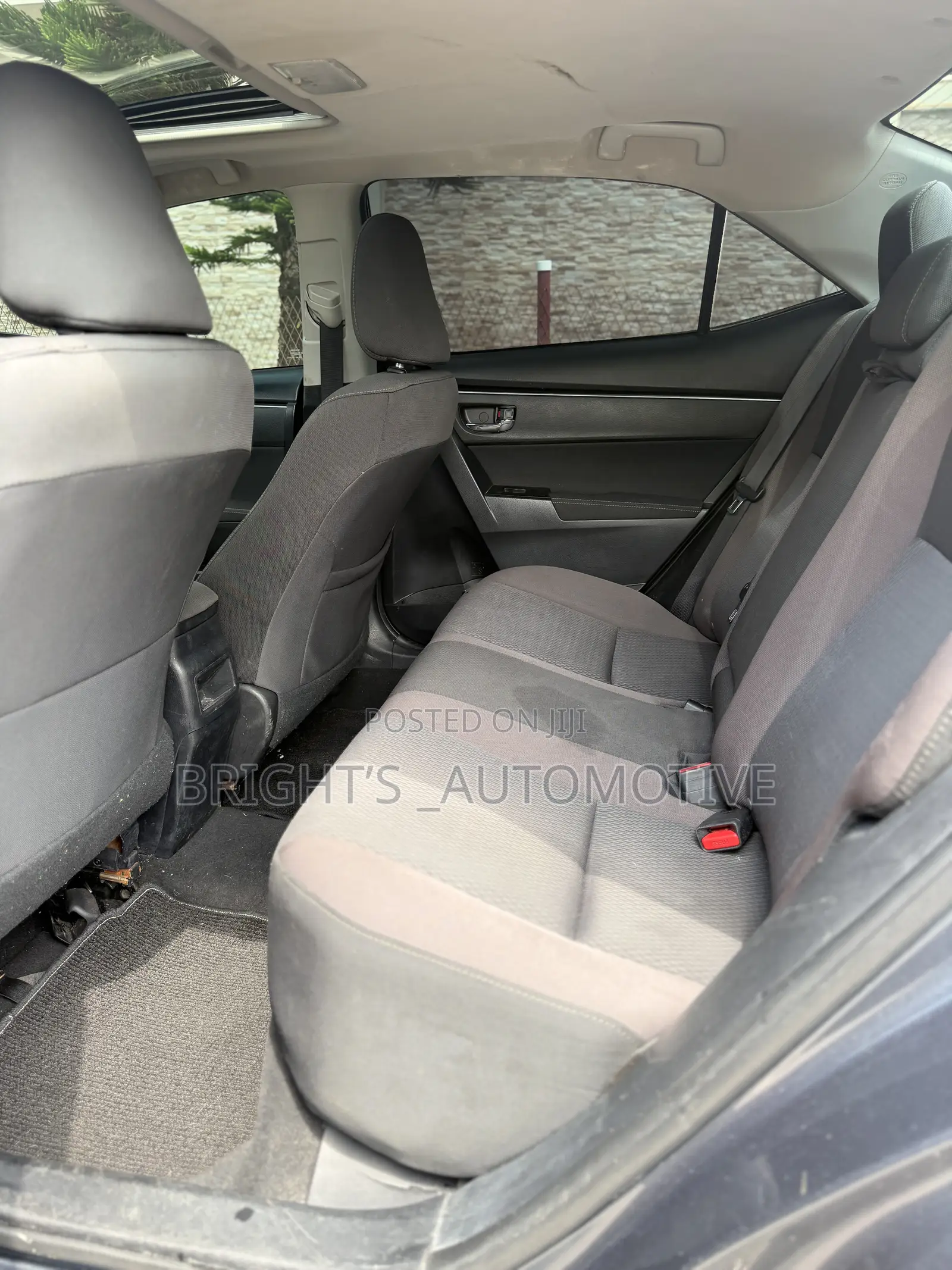 Toyota Corolla LE Eco (1.8L 4cyl 2A) 2018 Gray