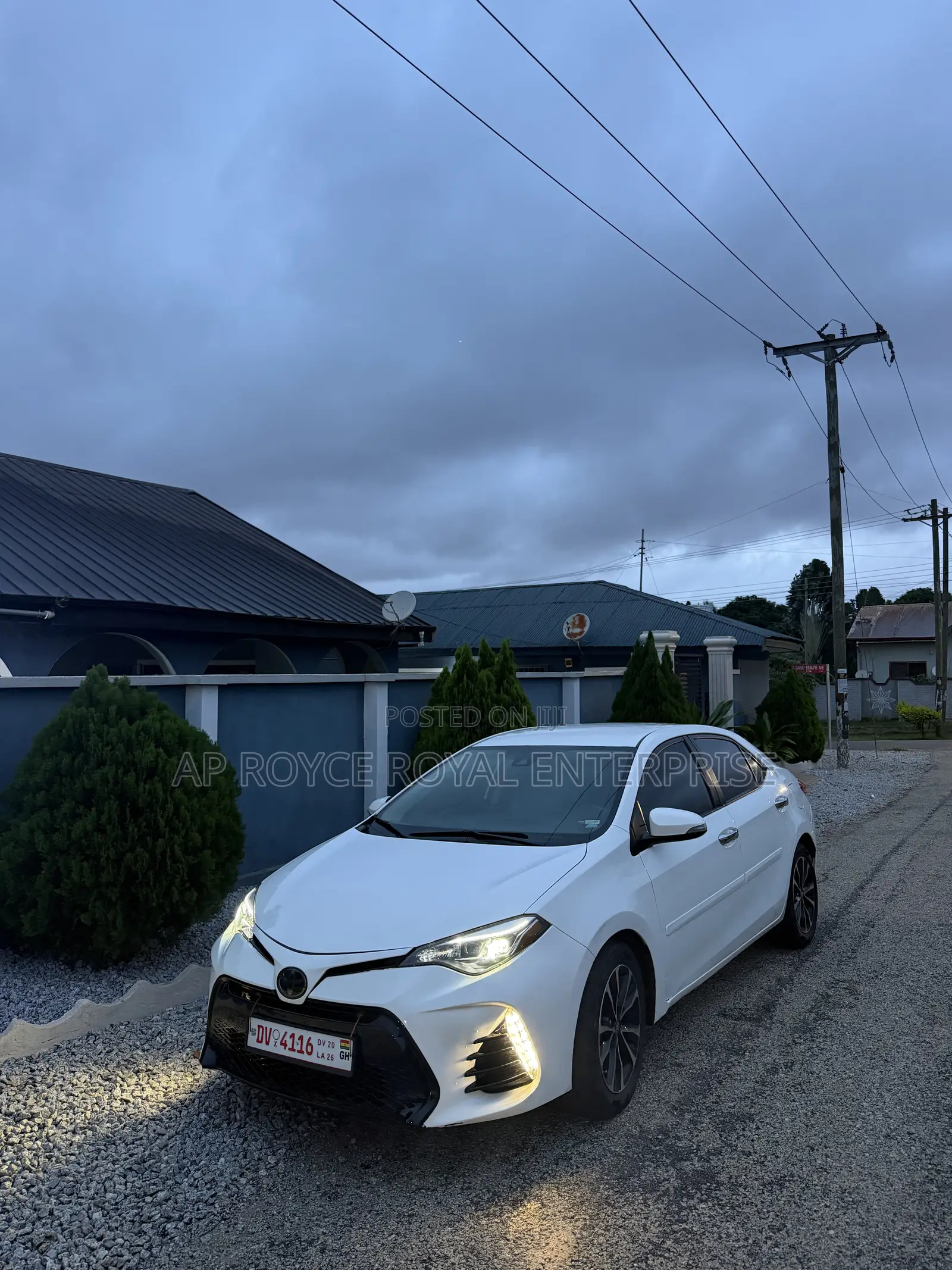 Toyota Corolla SE (1.8L 4cyl 2A) 2018 White