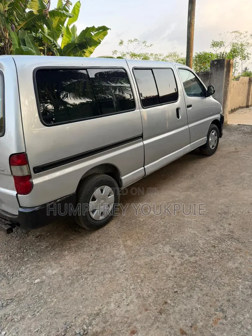 Toyota Grand HiAce 2005 Silver
