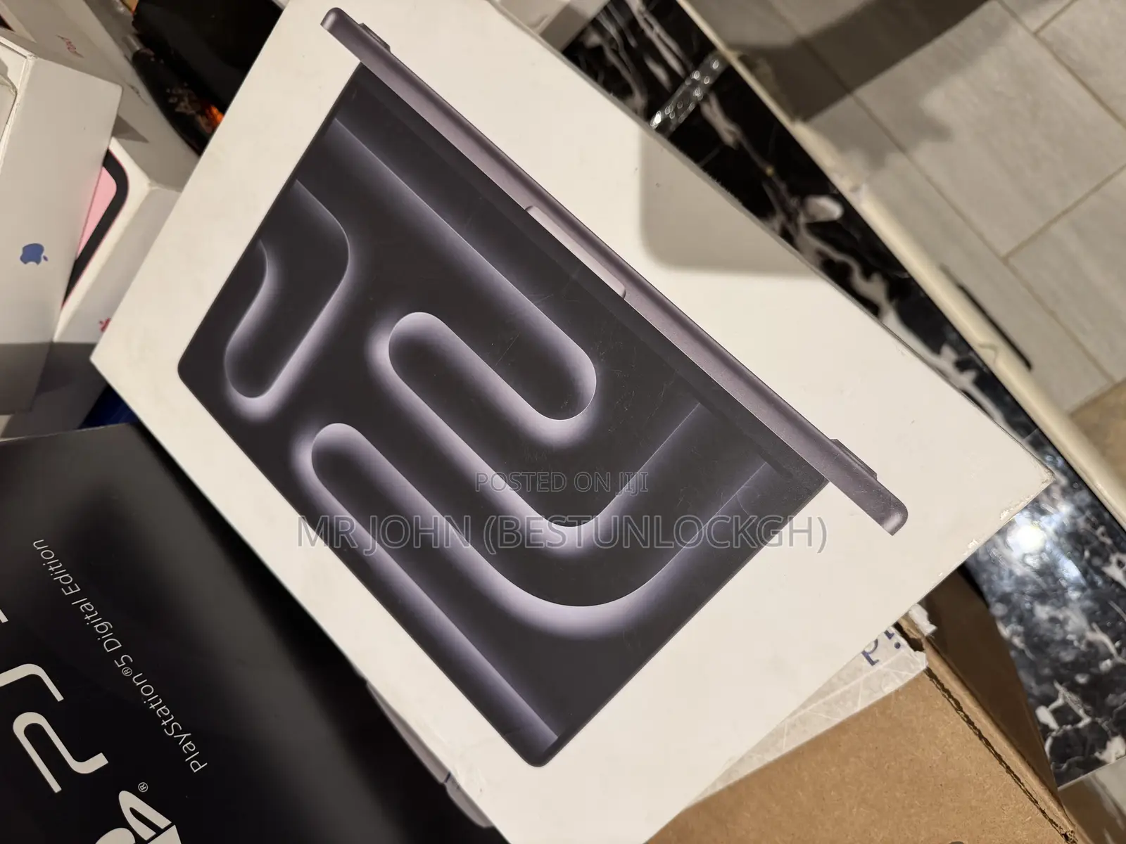 New Laptop Apple MacBook Pro 2025 M5 16GB Apple M5 SSD 512GB