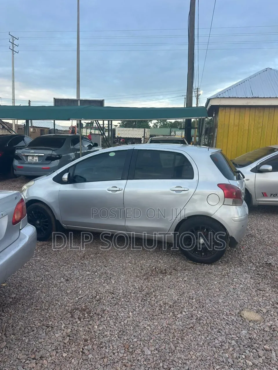 Toyota Vitz 1.3 FWD 5dr 2010 Silver