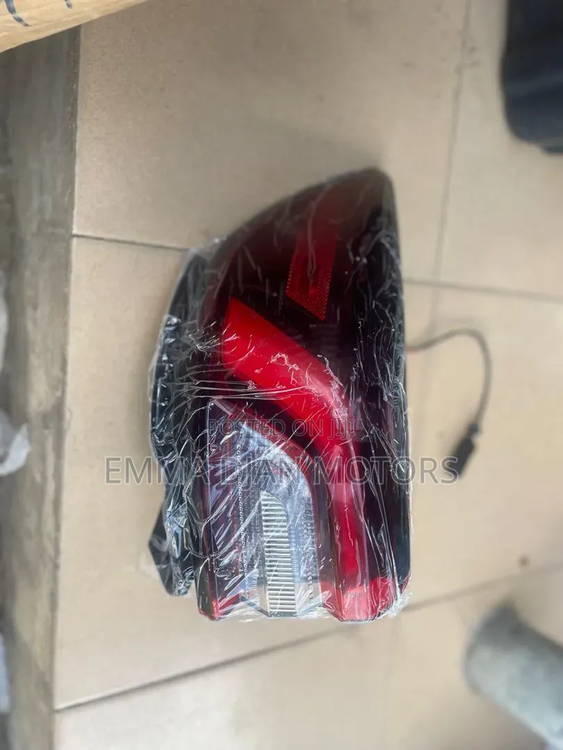 Ford Escape 24 Tail Light