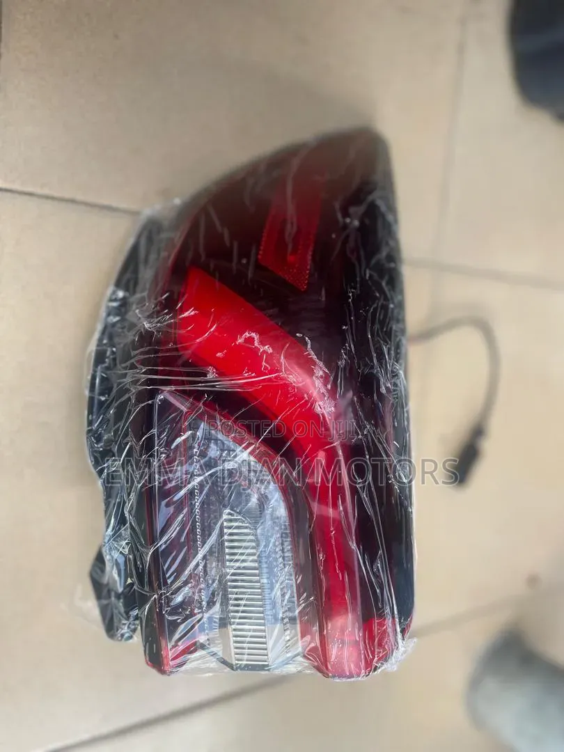 Ford Escape 24 Tail Light
