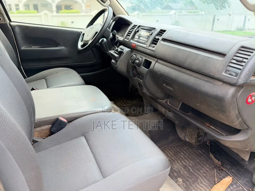 Toyota HiAce 2012 White