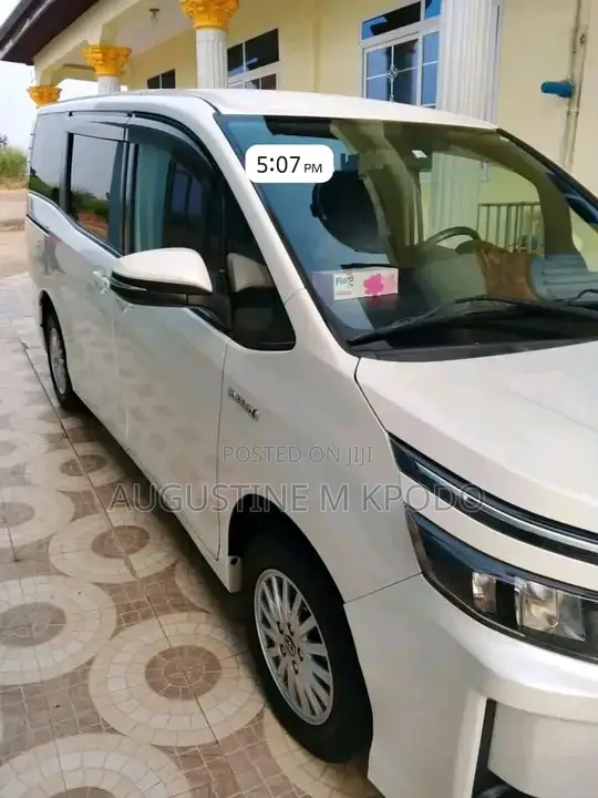 Toyota Voxy 2015 White