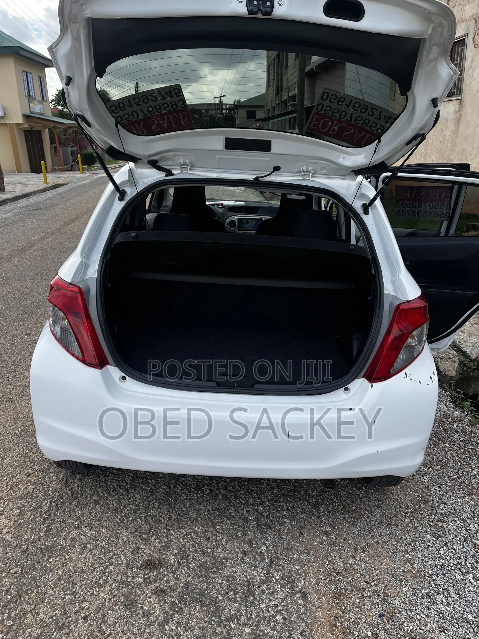 Toyota Vitz 1.3 AWD 3dr 2013 White