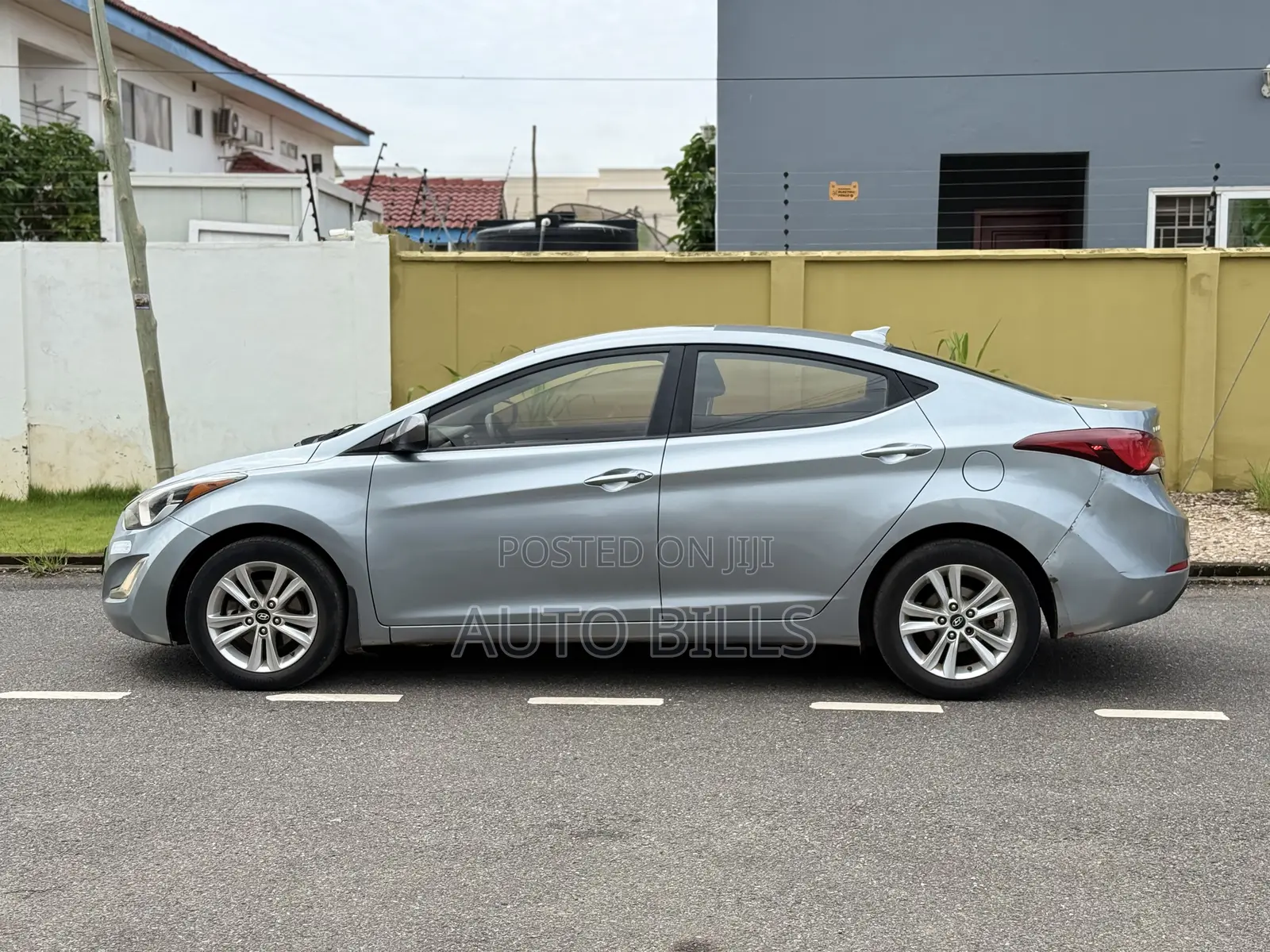 Hyundai Elantra SE Sedan FWD (1.8L 4cyl 6M) 2016