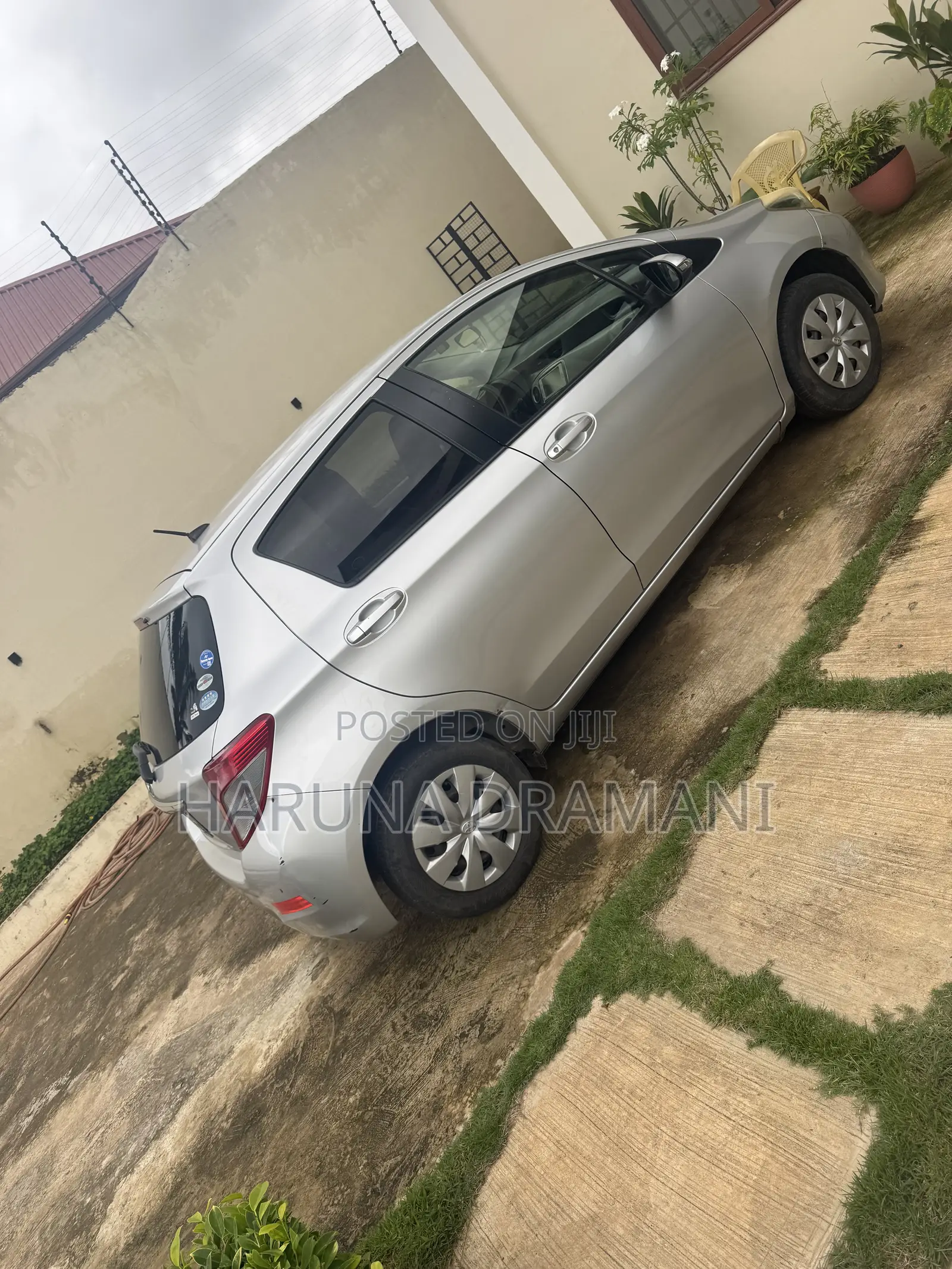 Toyota Vitz 1.3 FWD 5dr 2013 Silver