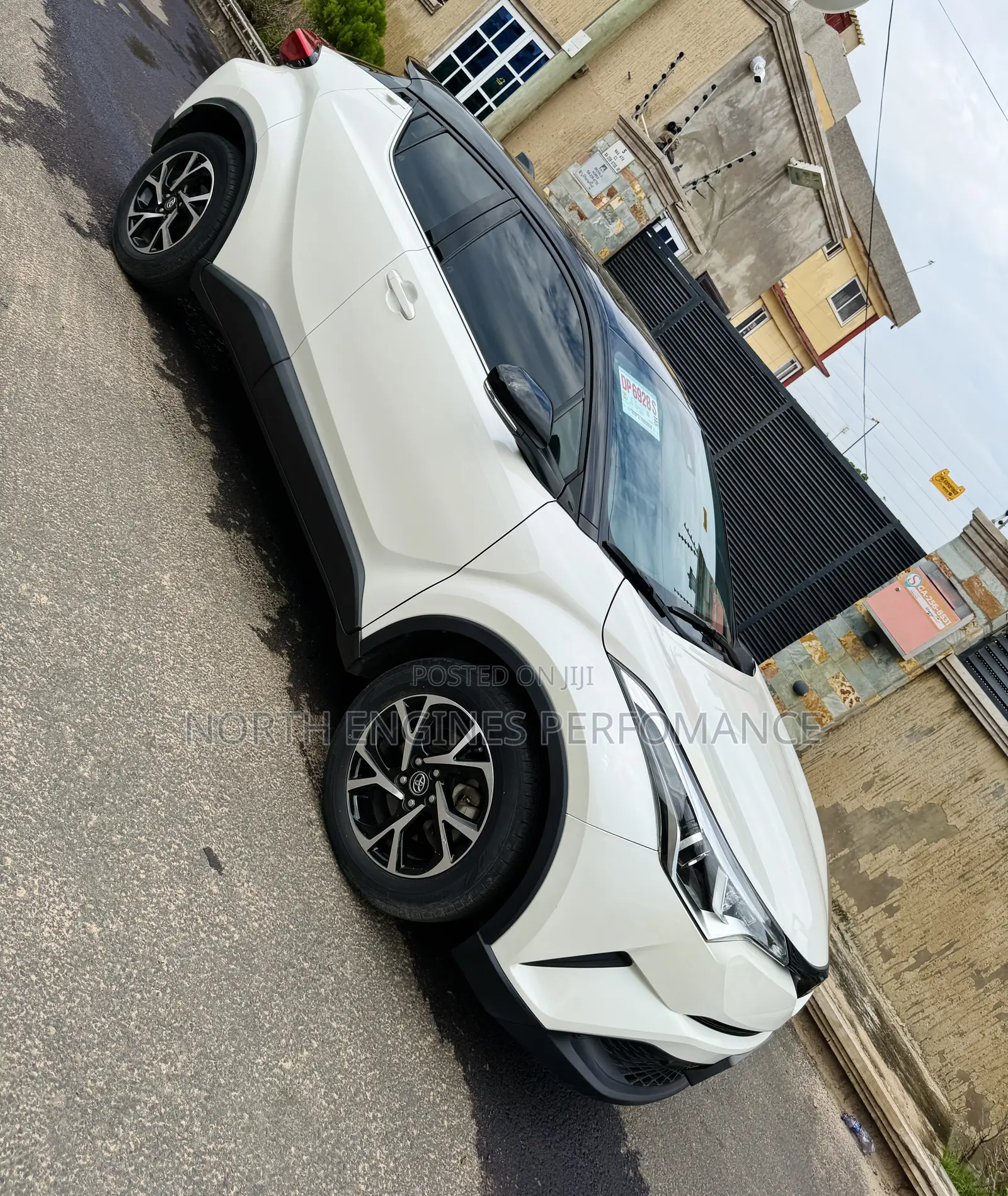 Toyota C-HR XLE 2021 White