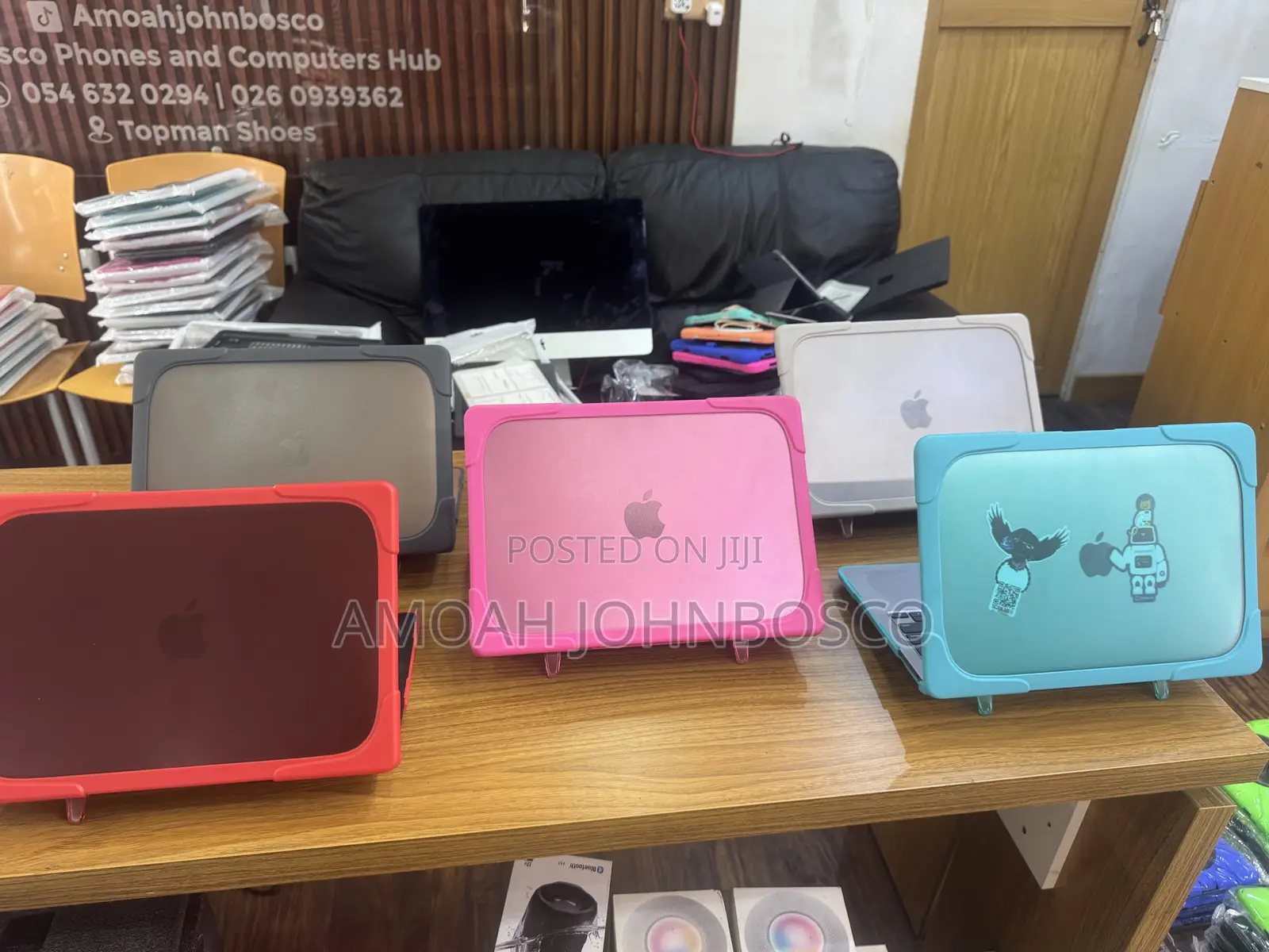 Macbook Hard Shell With Kickstand