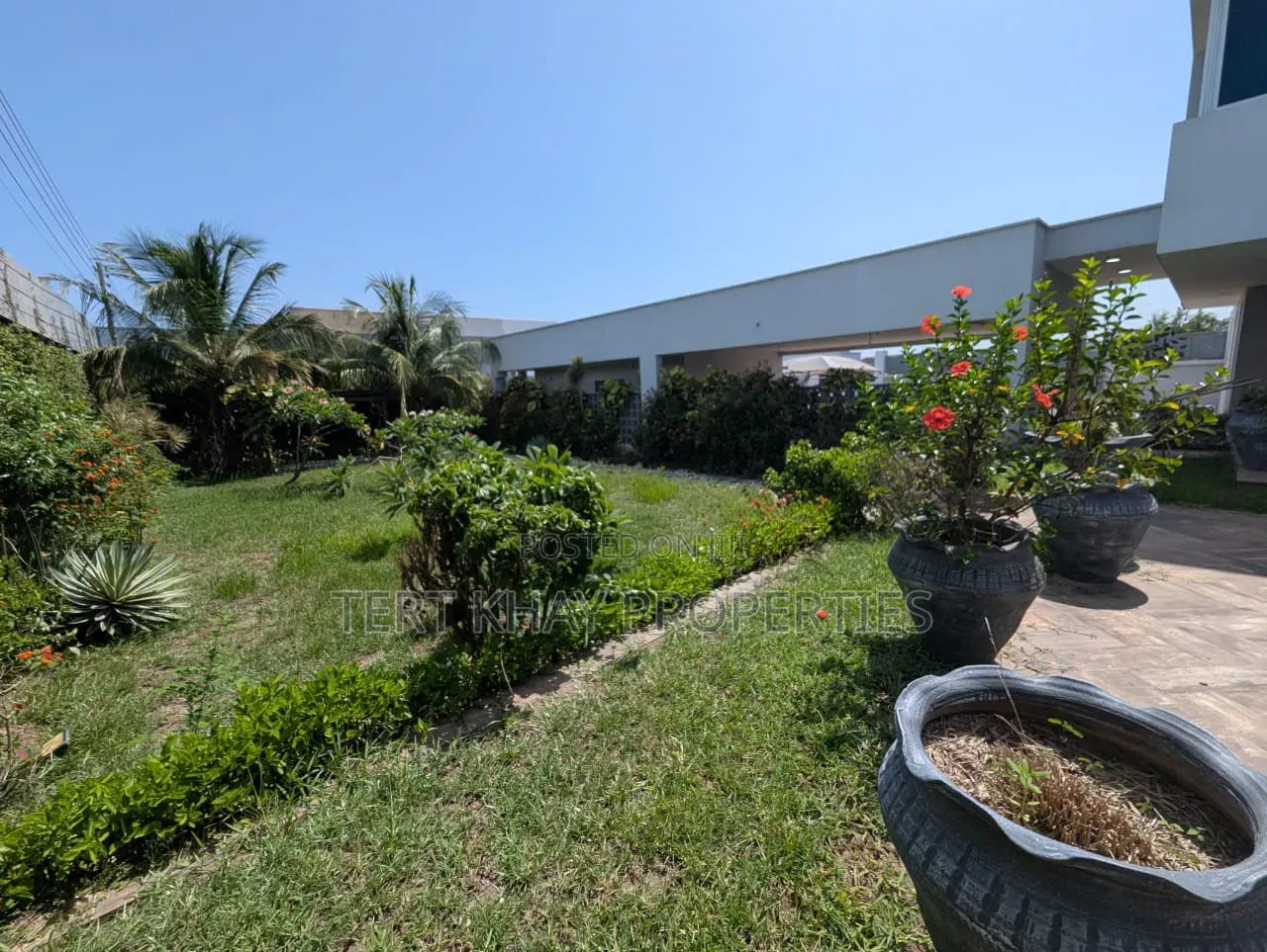 7bdrm Mansion in East Airport, Papaye for sale