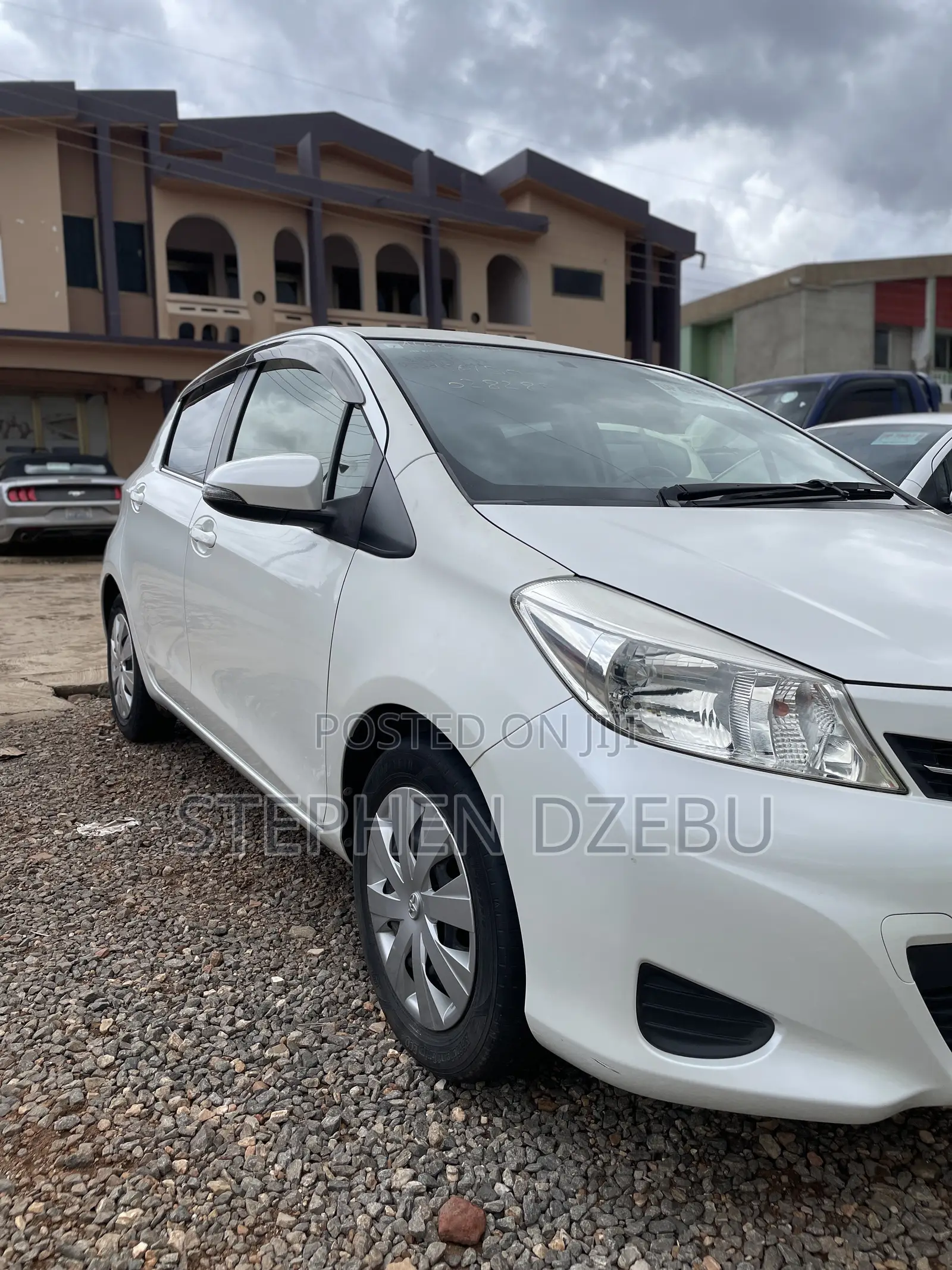 Toyota Vitz 1.3 FWD 5dr 2012 White