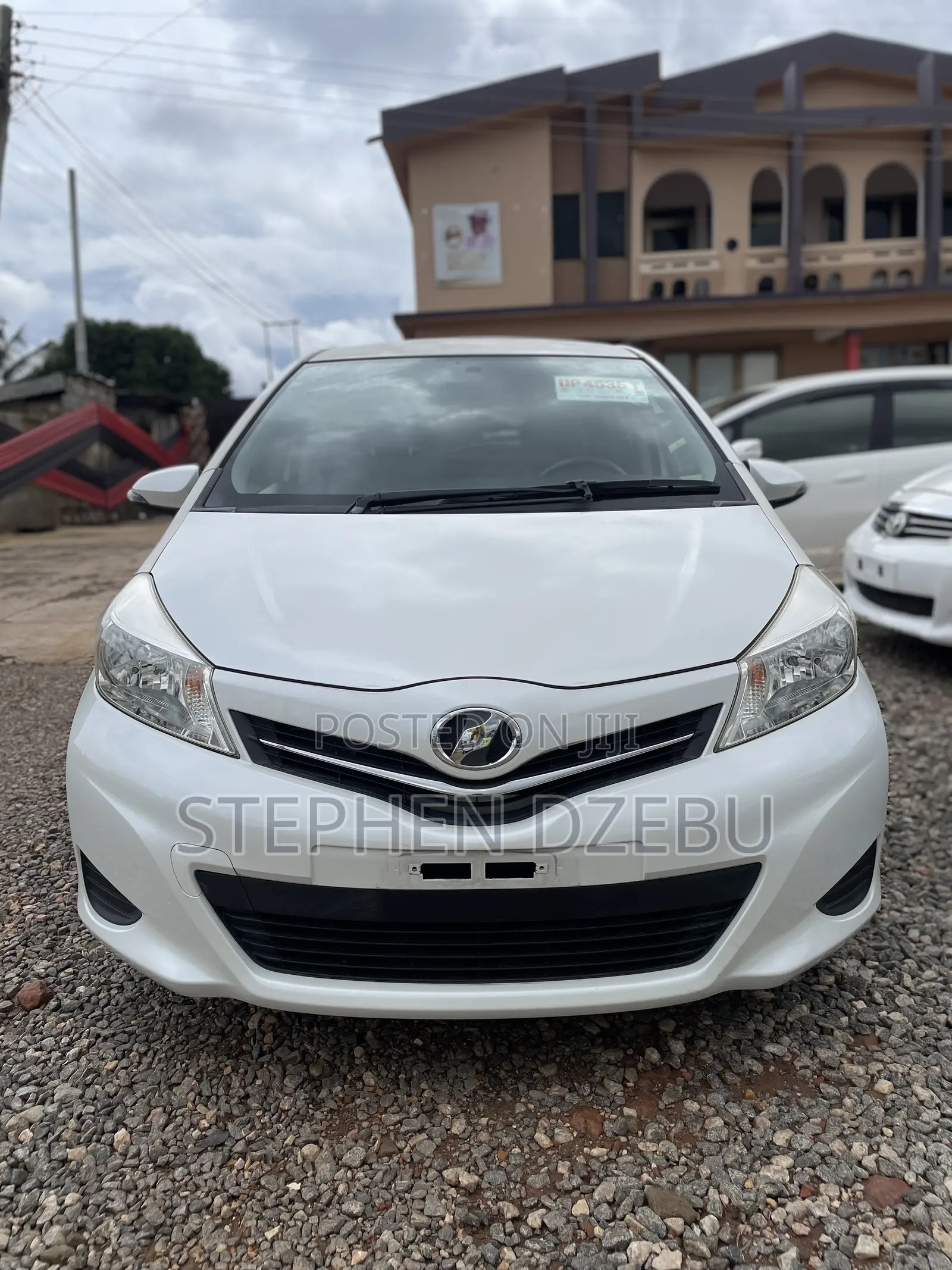 Toyota Vitz 1.3 FWD 5dr 2012 White