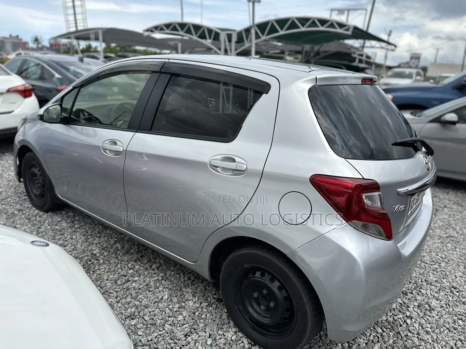 Toyota Vitz 2015 Silver