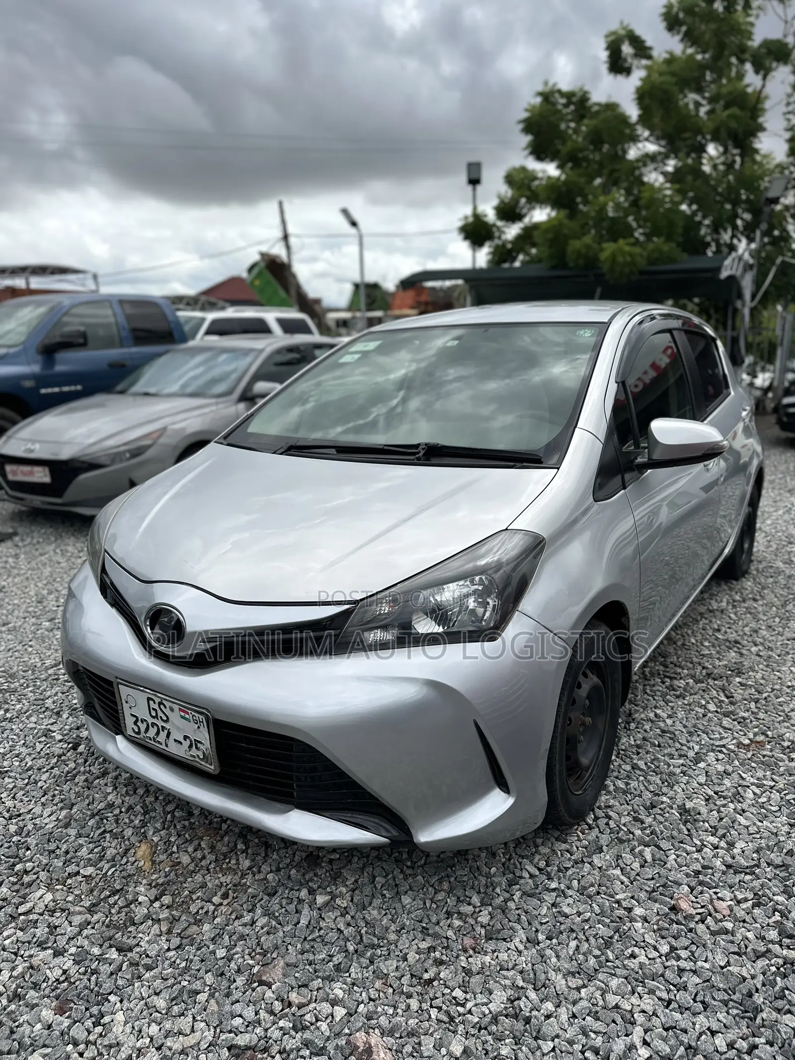Toyota Vitz 2015 Silver