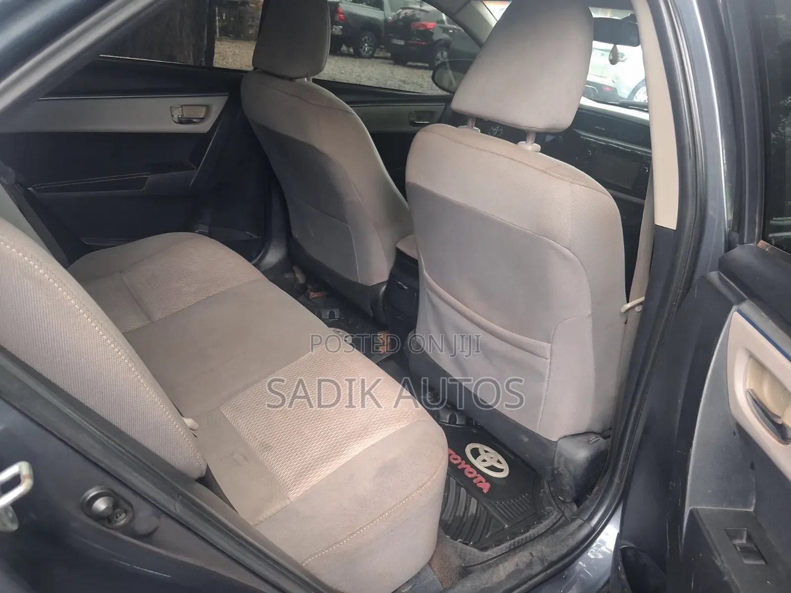 Toyota Corolla LE Plus 4dr Sedan (1.8L 4cyl CVT) 2015 Gray