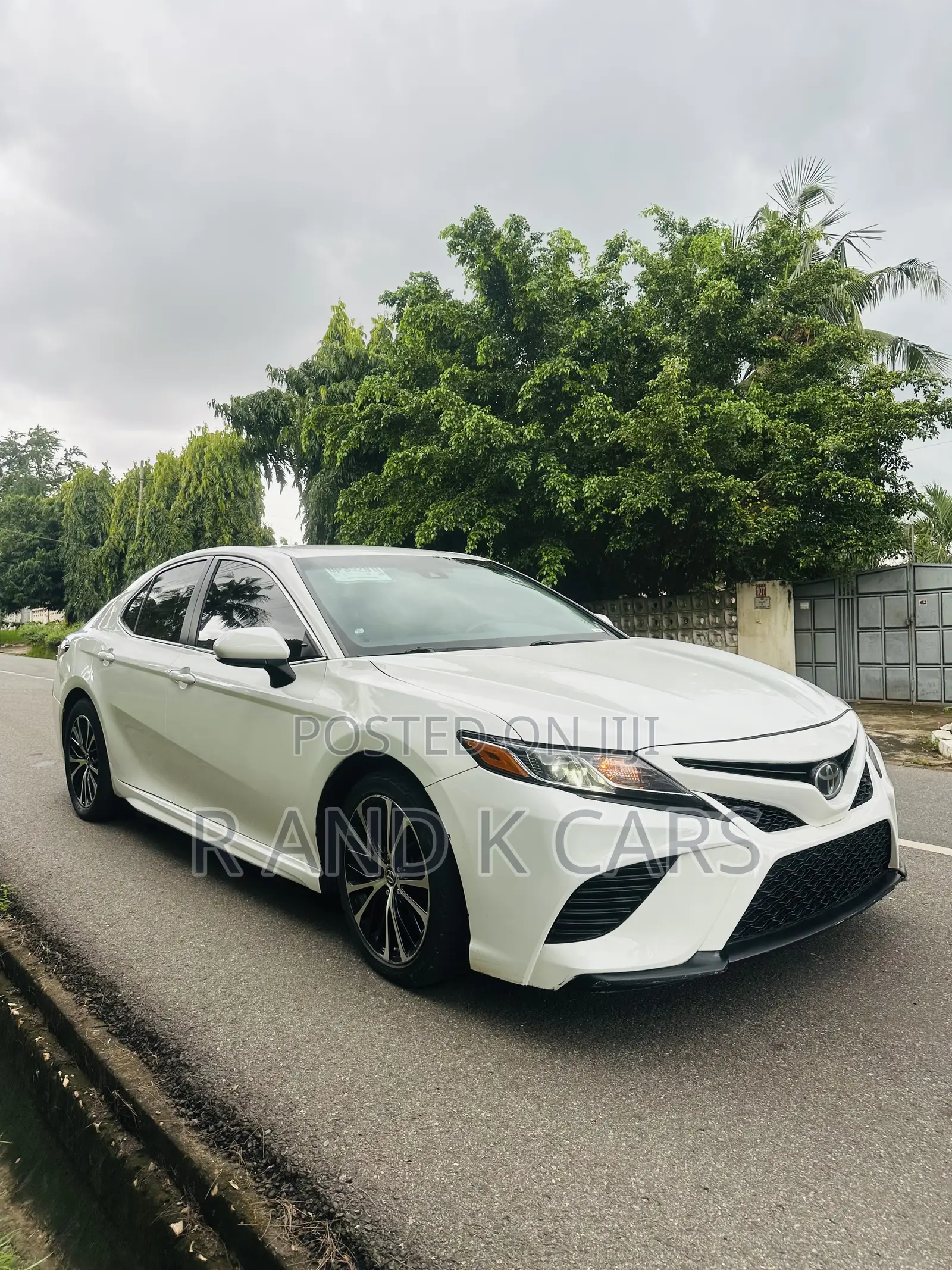 Toyota Camry LE (2.5L 4cyl 8A) 2019 White