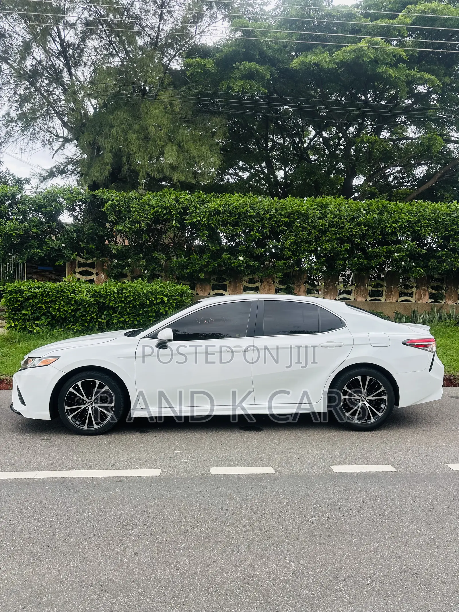 Toyota Camry LE (2.5L 4cyl 8A) 2019 White