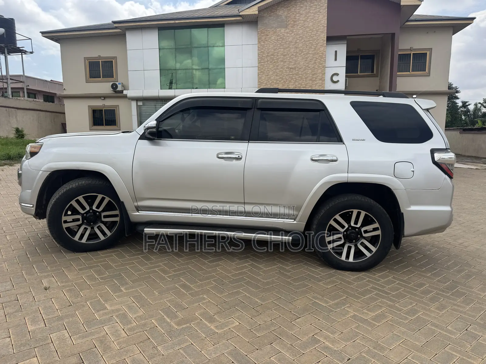 Toyota 4-Runner Limited 4dr 4x4 (4.0L 6cyl 5A) 2017 Silver